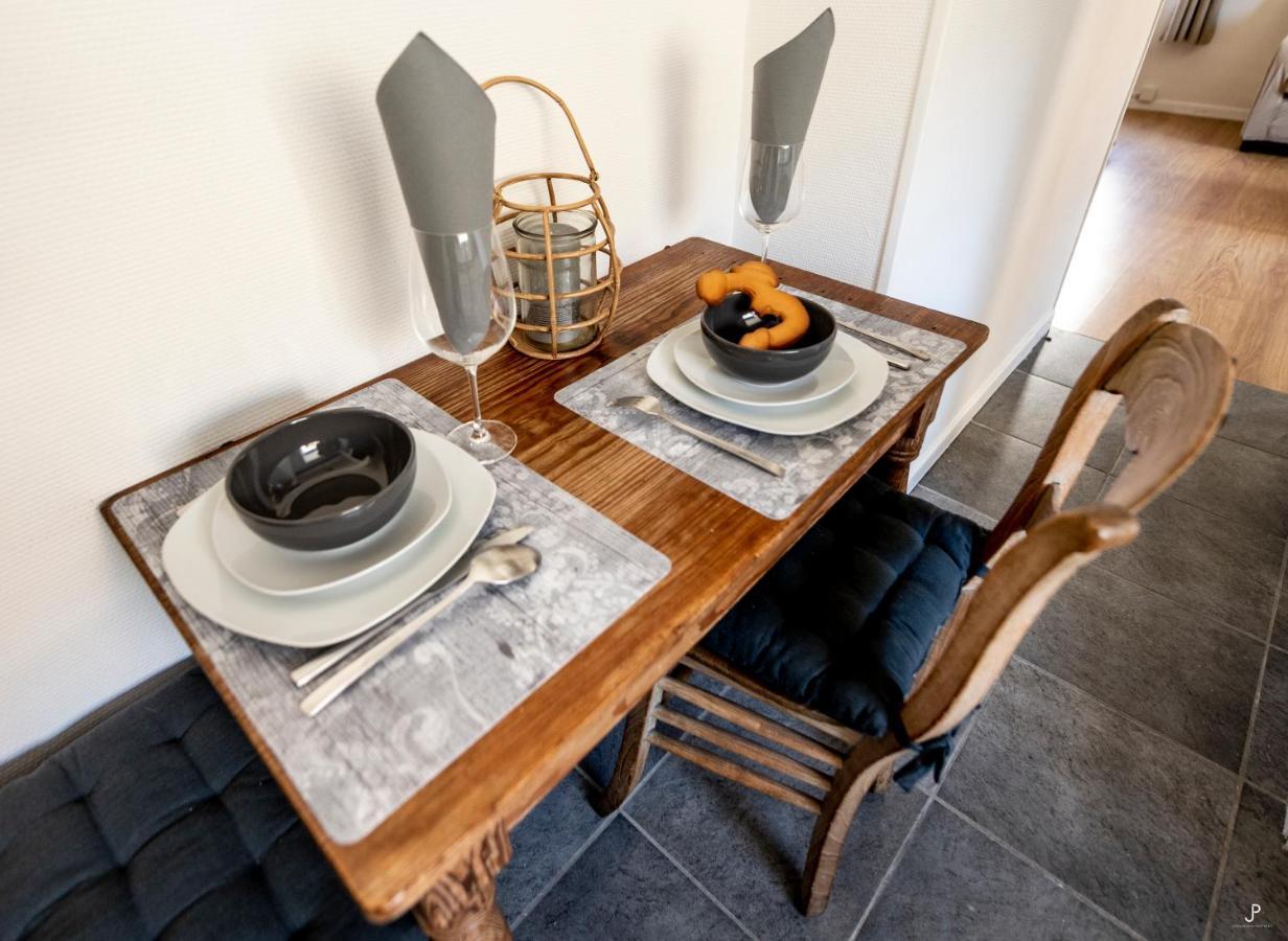 Les 3 Chapeaux Dinant 6P Les Canotiers 4P Avec Terrasse Le Melon 2P Sans Terrasse Exterior photo